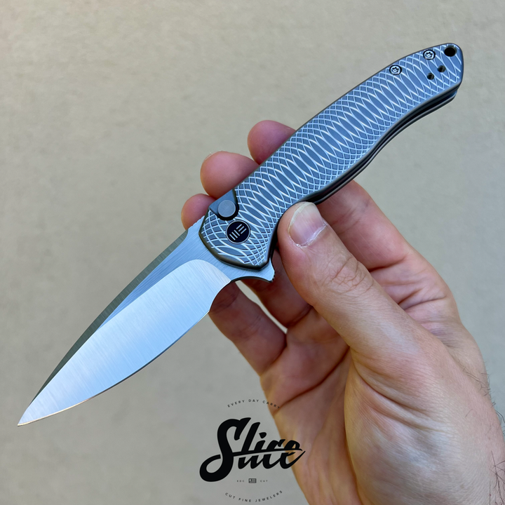 WE Knives Kitefin button lock