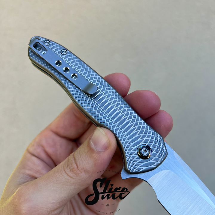 WE Knives Kitefin button lock