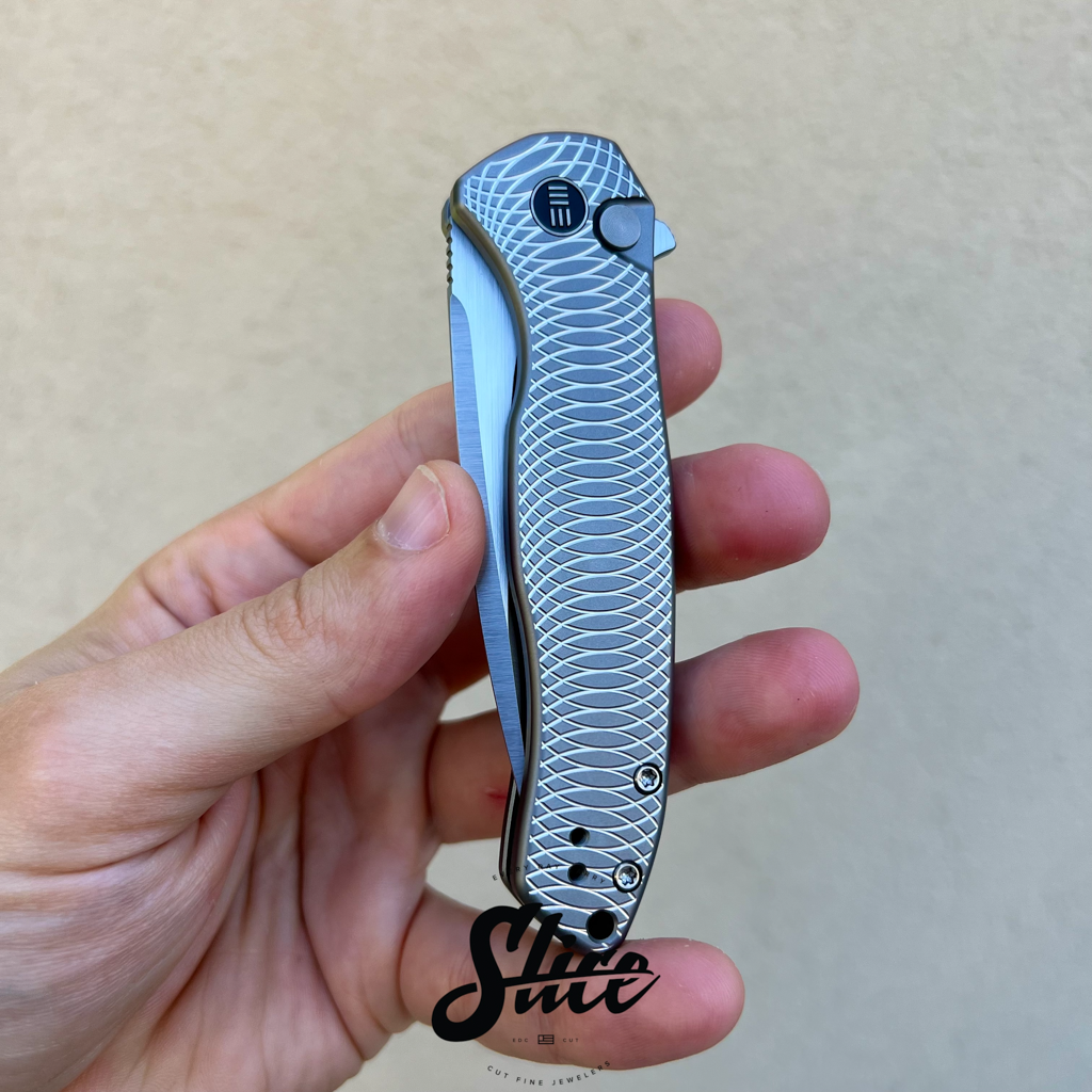 WE Knives Kitefin button lock